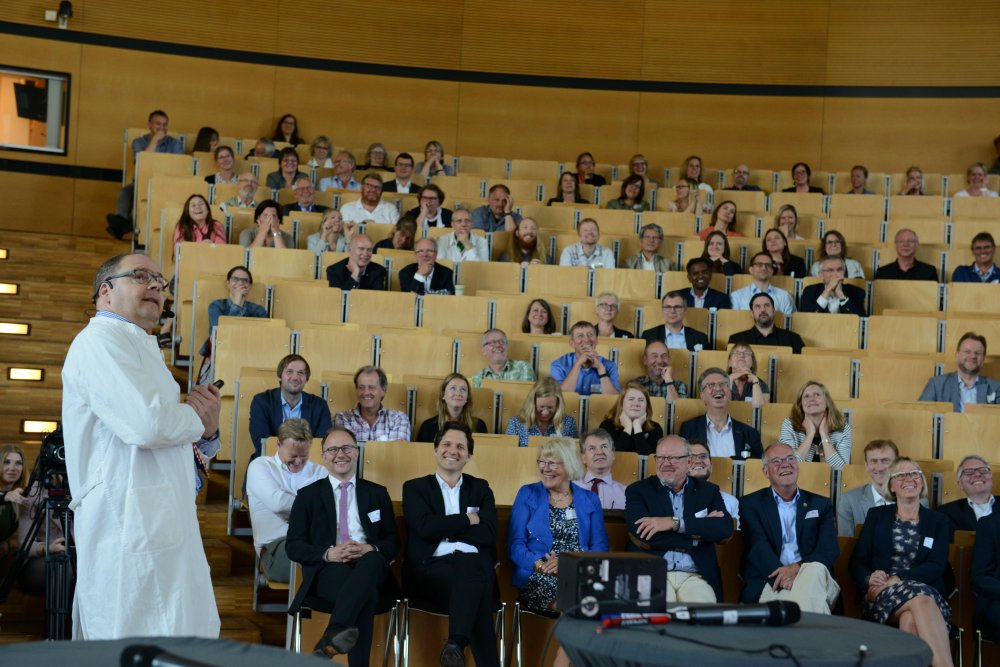 Sorgte für gute Laune: Prof. Dr. Georg Eggers unterhielt mit einem Science Slam