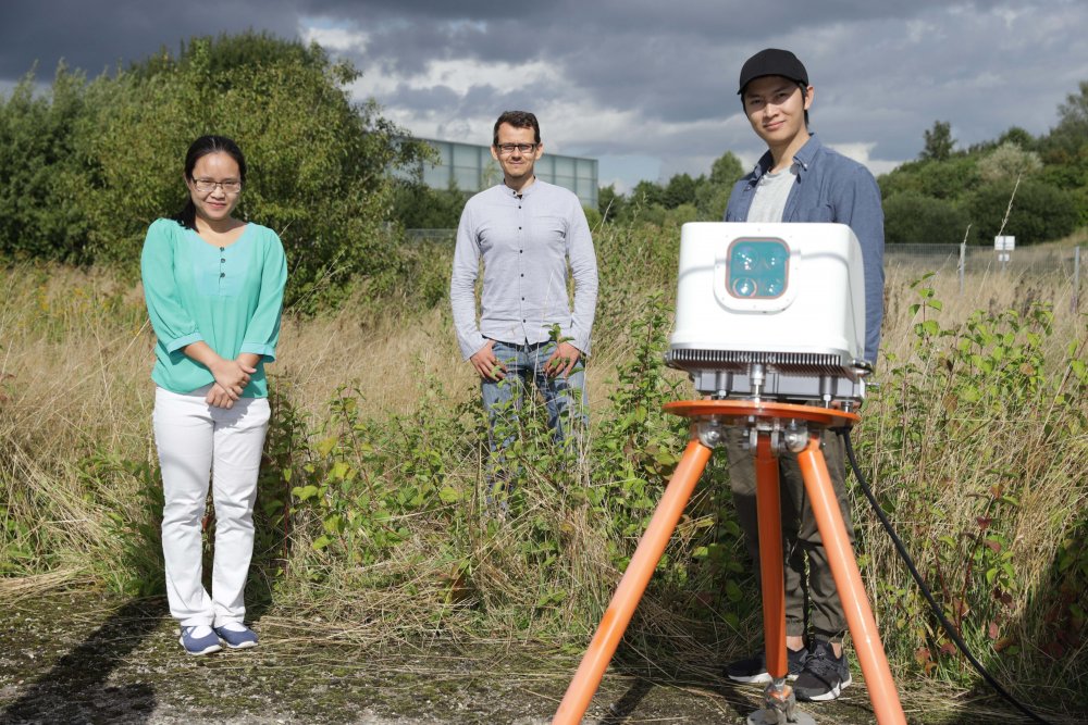 Vorausschauend: Professor David Schlipf, Doktorand Feng Guo und Studentin Thi Le lassen die Windenergieanlage mithilfe eines „Smarten“ Lidar-Systems Windböen erkennen.