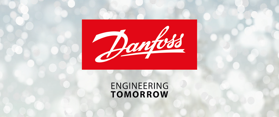 Weihnachtlicher Hintergrund mit Danfoss-Firmenlogo drauf.