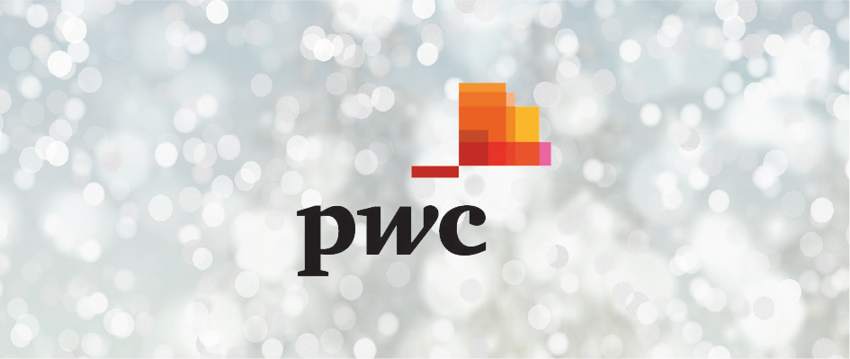 Weihnachtlicher Hintergrund mit PWC-Firmenlogo drauf.
