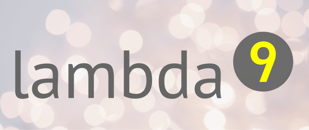 Weihnachtlicher Hintergrund mit lambda 9-Firmenlogo drauf.