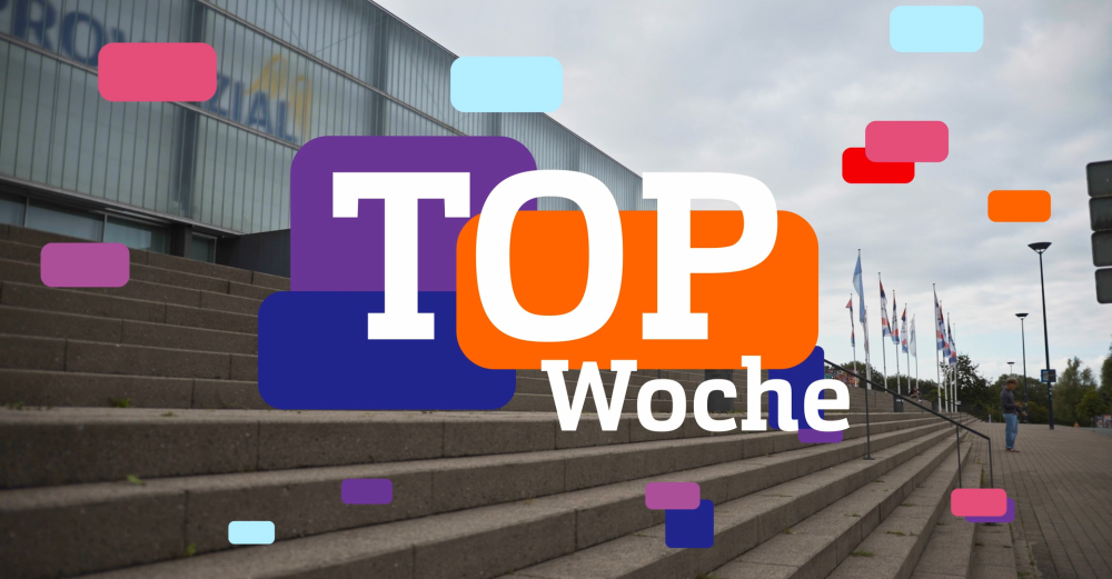 Die Vorderseite einer großen Sporthalle, im Vordergrund breite Stufen, die hinaufführen. Darüber eine Überlagerung aus vielen bunten Rechtecken und weißem Text: TOP Woche