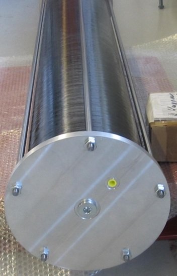 Röhremförmiger Gegenstand aus Metall.