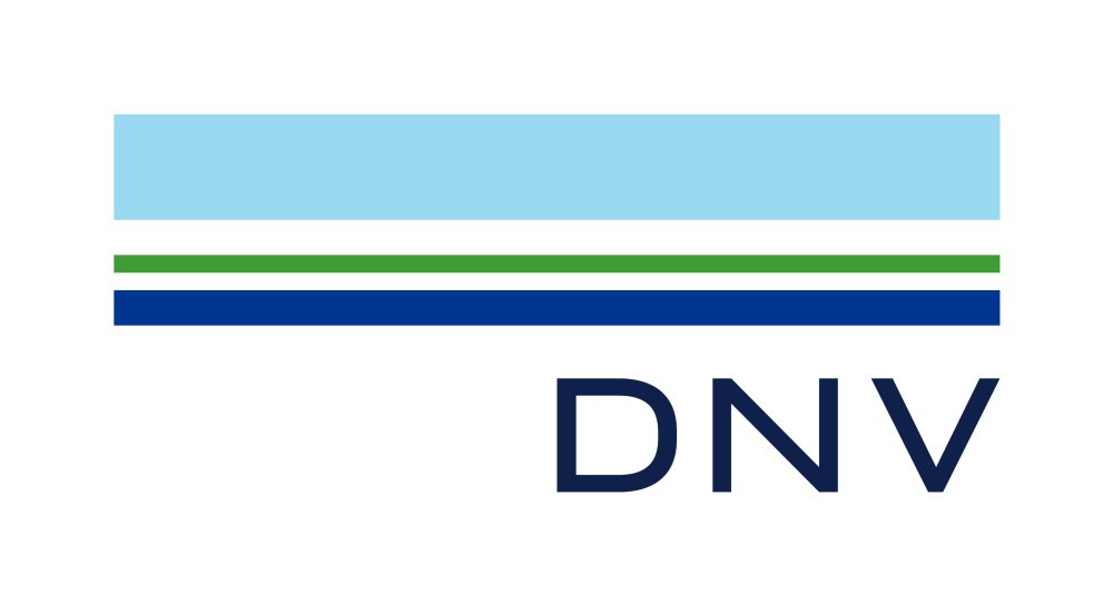 Unternehmenslogo: Mehrere horizontale, farbige Streifen, darunter die Großbuchstaben DNV.