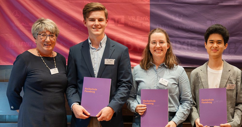 Deutschlandstipendiatinnen und -stipendiaten mit Fördernenden und Präsidiumsmitgliedern.