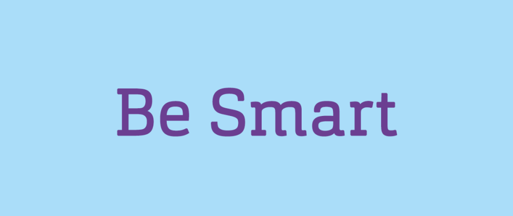 Hellblauer Hintergrund mit dem Schriftzug: Be Smart