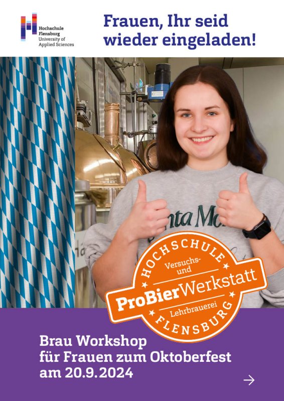 Lilaner Hintergrund mit Text: Zum Oktoberfest - Frauen, Ihr seid eingeladen zum Brau Workshop am 20.09.2024! Daneben das Foto einer jungen Frau, die beide Daumen ausstreckt, im Hintergrund mehrere kupferne Braukessel.