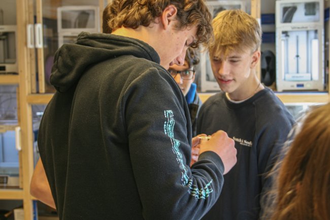 Die Hochschule Flensburg machte mit bei der „MINT-Woche Schleswig-Holstein“: Schüler*innen erhielten spannende Einblicke in die Labore.