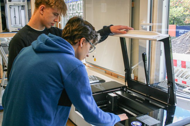 Die Hochschule Flensburg machte mit bei der „MINT-Woche Schleswig-Holstein“: Schüler*innen erhielten spannende Einblicke in die Labore.