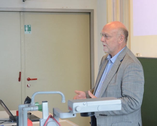 In Seminaren, Exkursionen und praktischen Laborarbeiten lernten zwölf Studierende aus Uganda, Nepal und Indien, wie die Biogastechnologie zur nachhaltigen Abfallverwertung, Energiegewinnung und Produktion von organischem Dünger eingesetzt werden kann.