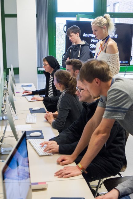 Treffpunkt für die gesamte Hochschule – und interessierte Bürger*innen: Der Rundgang des Fachbereichs Information und Kommunikation ist fester Bestandteil des Hochschul-Terminkalender.