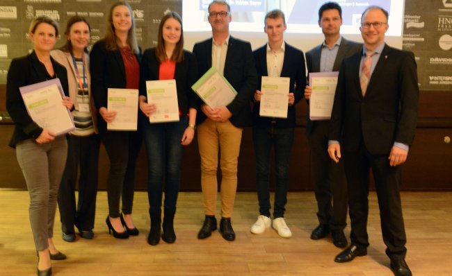 Dr. Heike Bille und Dr. Christoph Jansen übergaben die Urkunden für das Deutschlandstipendium an die Studierenden und die Förderer.