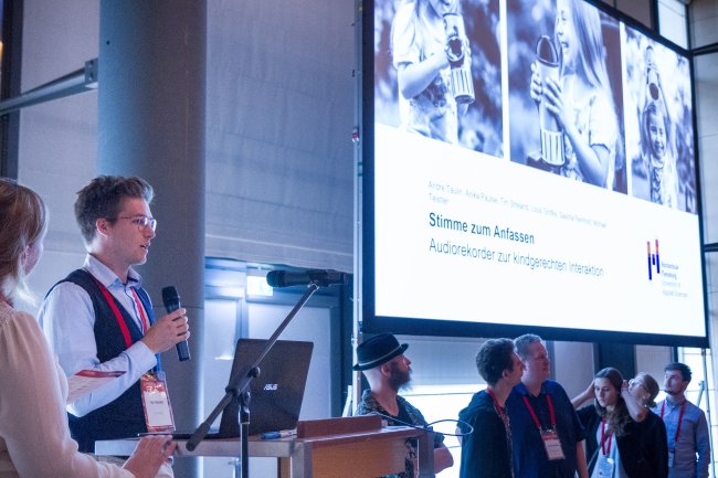 Erfolgreicher Messeauftritt: Die Hochschulstudierenden auf der Mensch und Computer