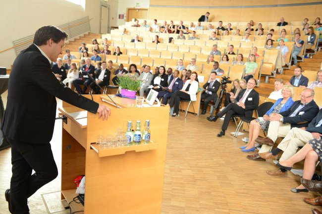 Staatssekretär Dr. Oliver Grundei blickte auf 50 Jahre FH zurück.