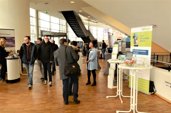 Besucher auf dem Campus Career Day