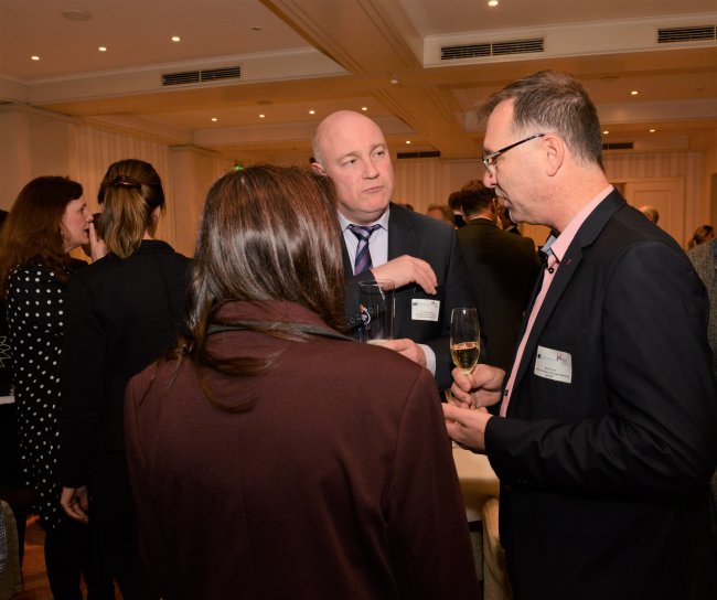 Dr. Jaeckel im Gespräch