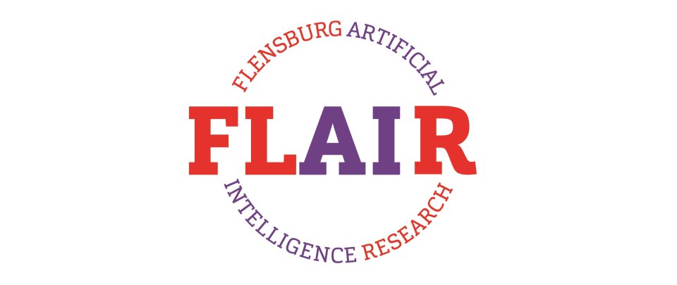 FLAIR-Logo: In der Mitte in Großbuchstaben FLAIR. Das A und das I sind farblich abgehoben. Darum kreisförmig "Flensburg Artificial Intelligence Research".