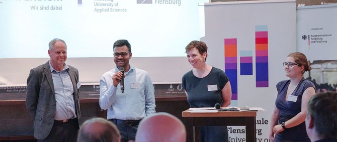 Deutschlandstipendiatinnen und -stipendiaten mit Fördernenden und Präsidiumsmitgliedern.