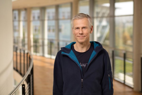 Porträtfoto: Uwe Deppe im audimax