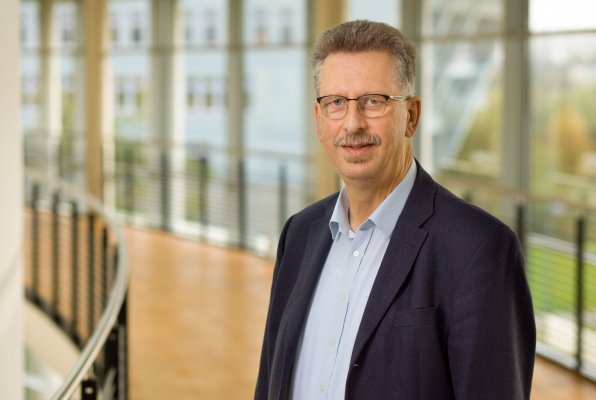 Porträtfoto: Rainer Kreuzhof im audimax