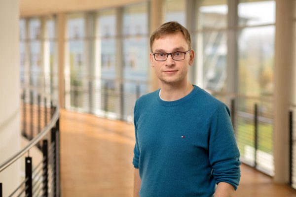 Porträtfoto: Hendrik Buresch im audimax