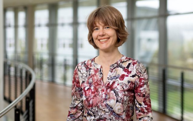 Porträtfoto: Sabine Uhl im audimax