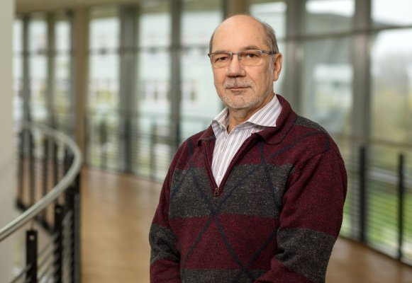 Porträtfoto: Hermann van Radecke im audimax