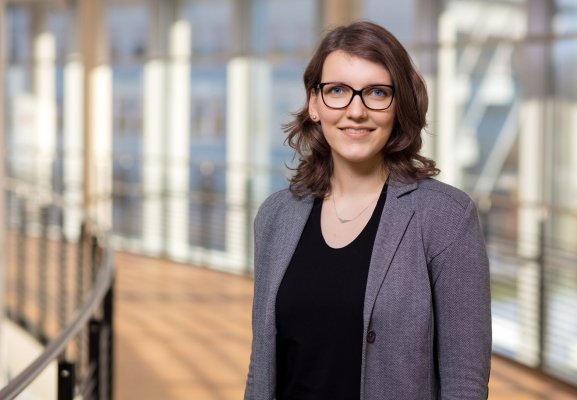 Porträtfoto: Inga Steindorf im audimax