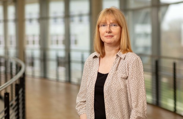 Porträtfoto: Helga Wieber im audimax