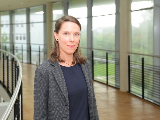 Portraitfoto: Annemarie Kramer im audimax