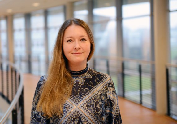 Porträtfoto: Katharina Selck im audimax