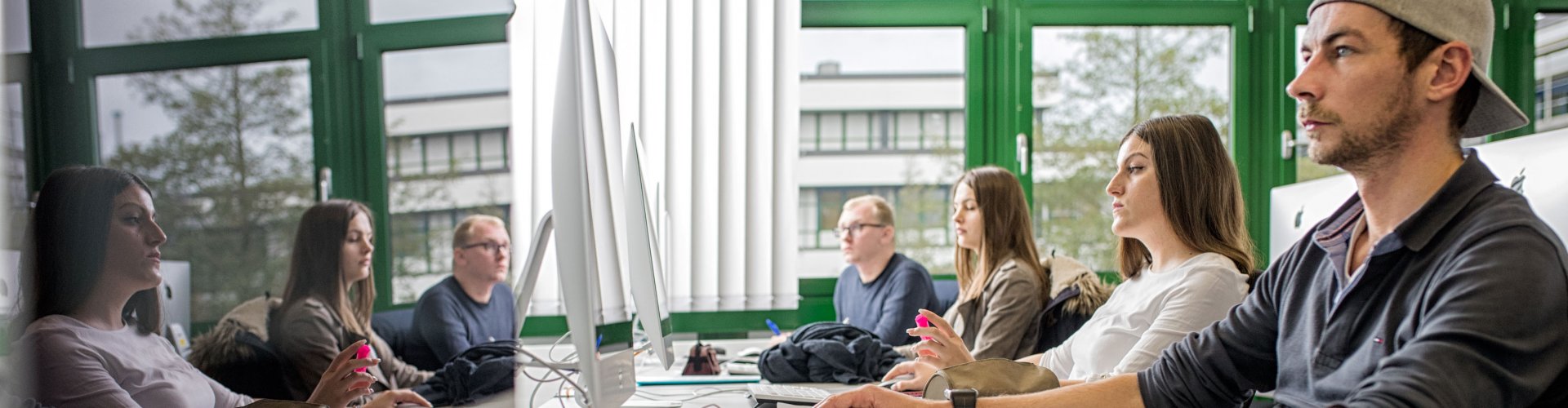 Studierende an Ihren Arbeitsplätzen