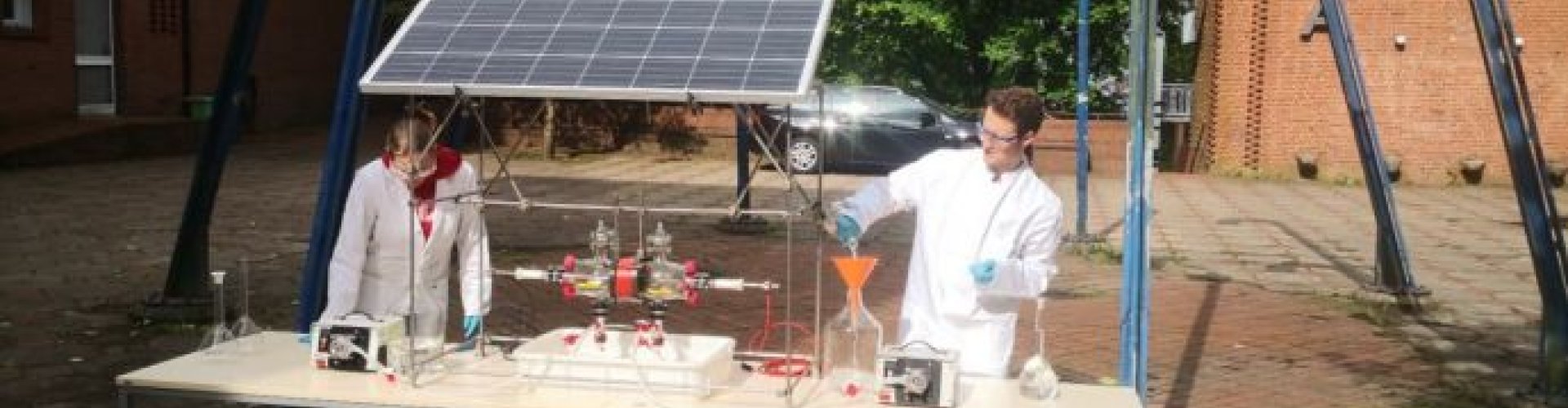 Studierenden der Verfahrenstechnik produzieren Wasserstoff aus Sonnenenergie