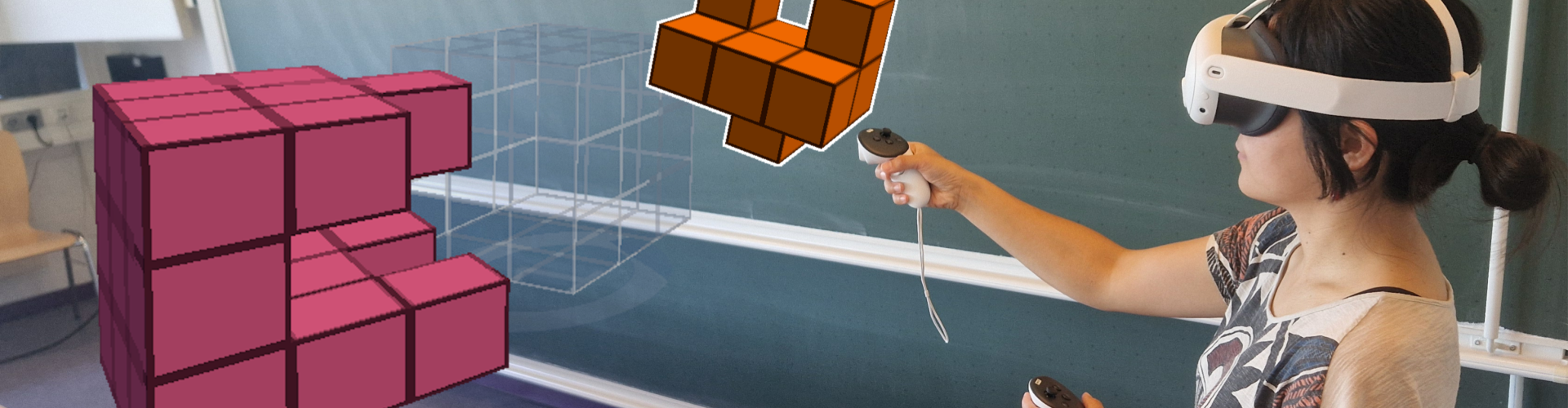 Eine Schülerin trägt eine VR-Brille und versucht, mithilfe von Controllern zwei Formen im virtuellen Raum miteinander zu kombinieren.